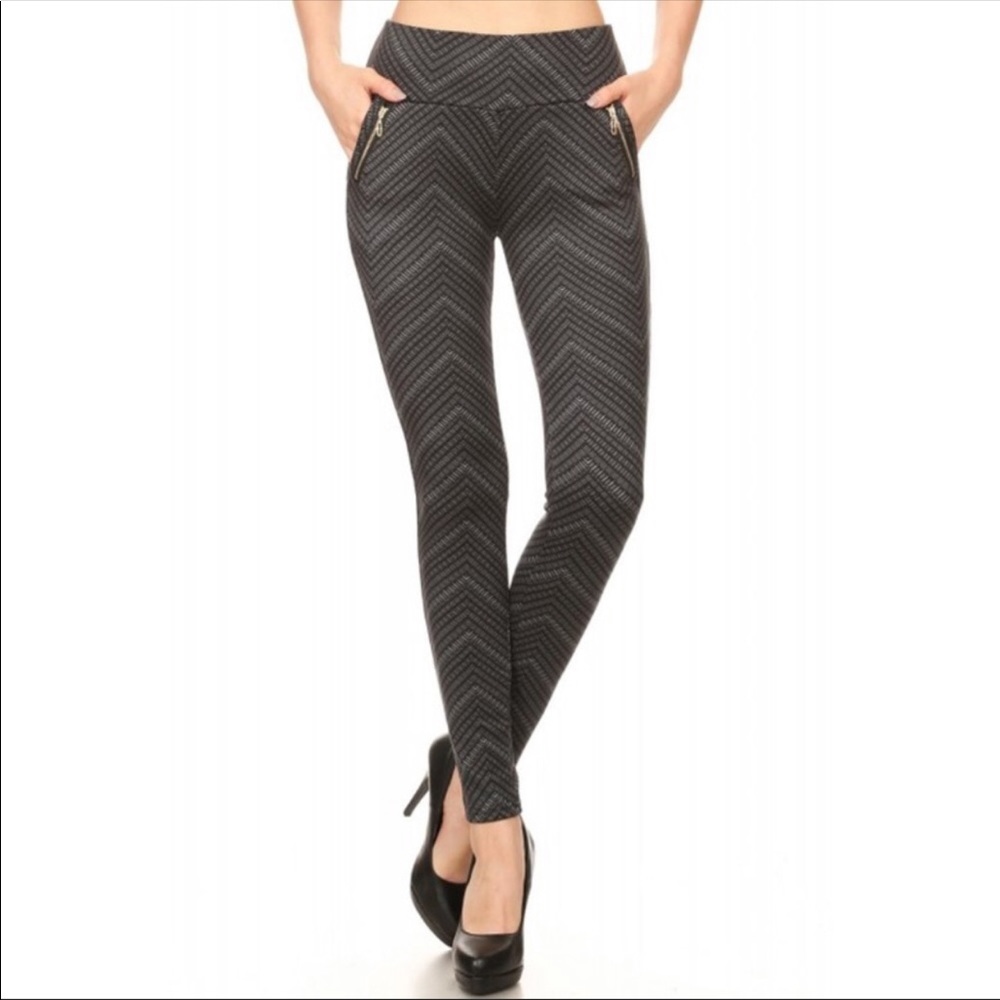 Full length leggings  with chevron pattern.